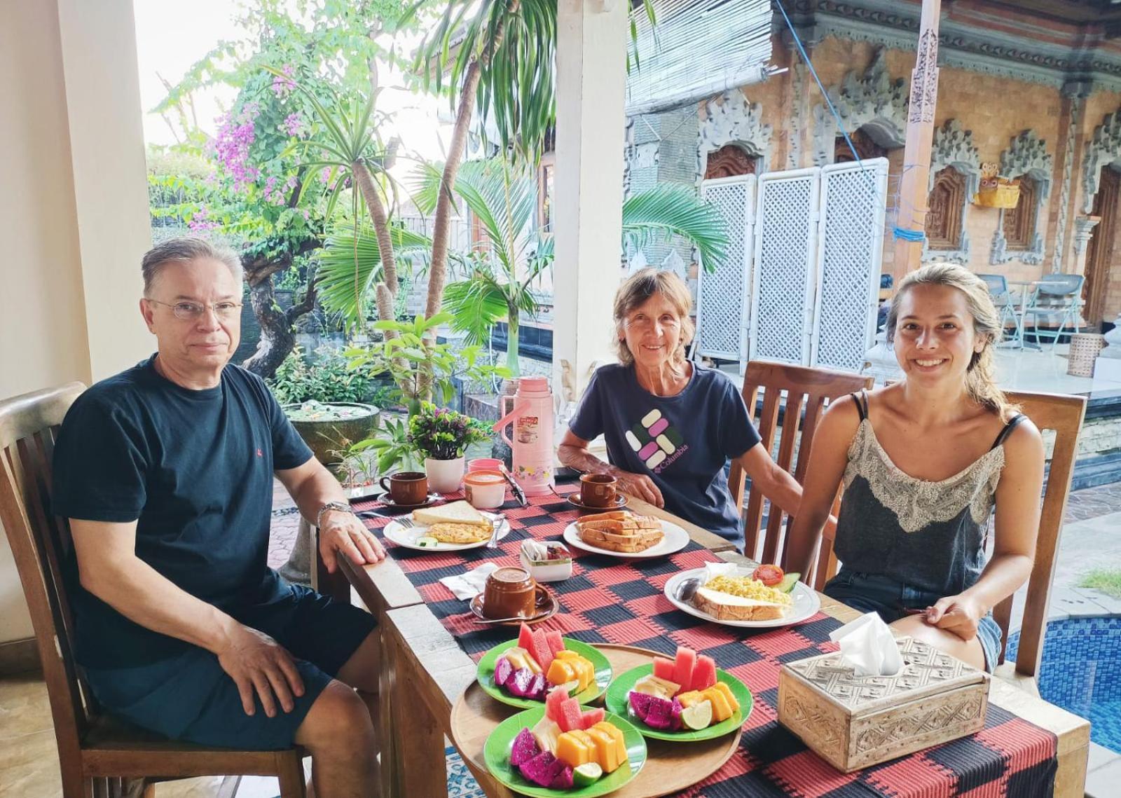 Green Palace Homestay Batununggul Eksteriør bilde