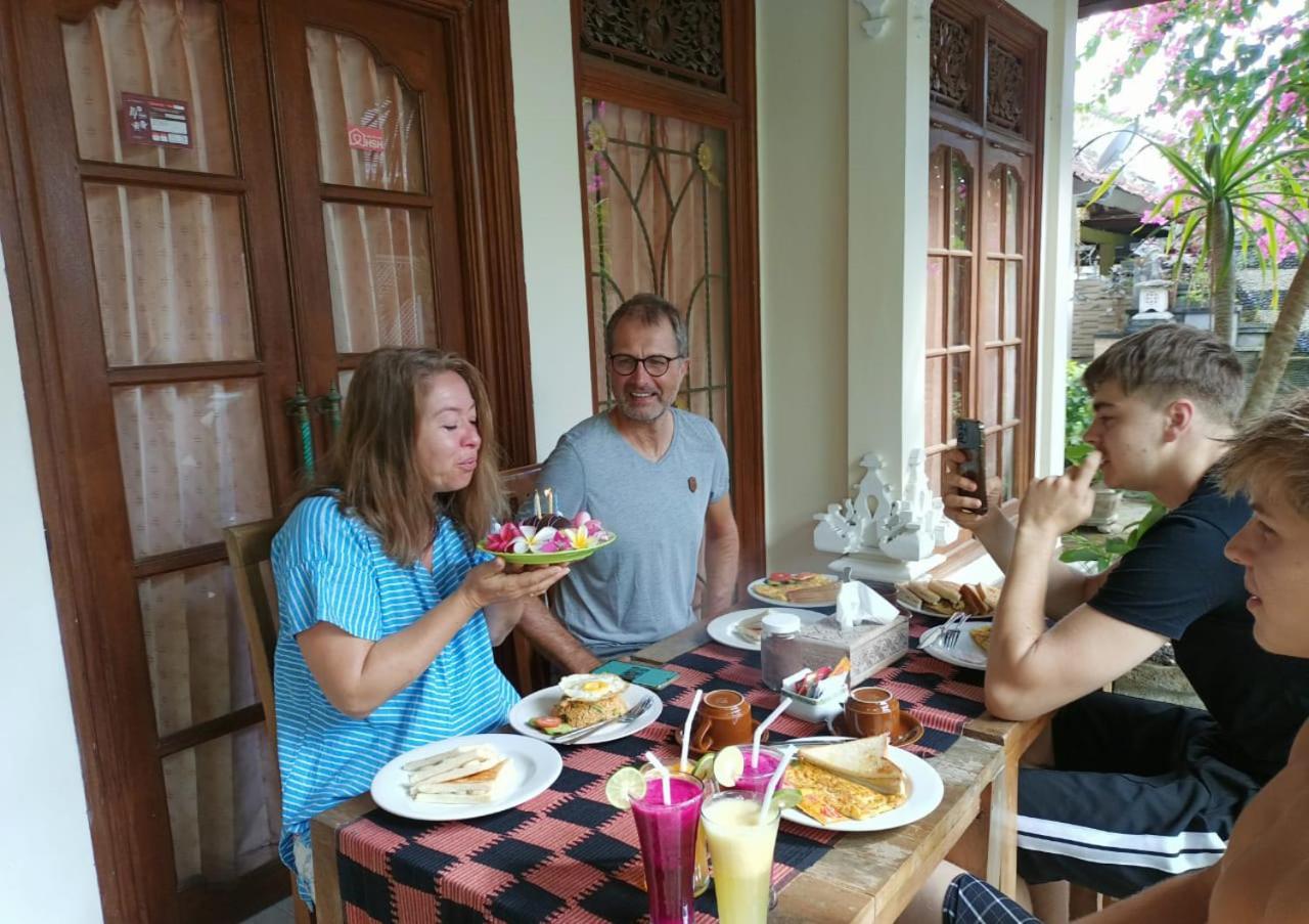 Green Palace Homestay Batununggul Eksteriør bilde