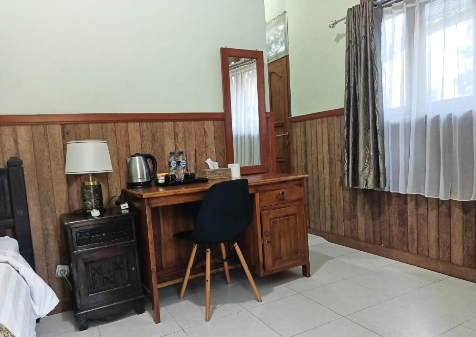 Green Palace Homestay Batununggul Eksteriør bilde