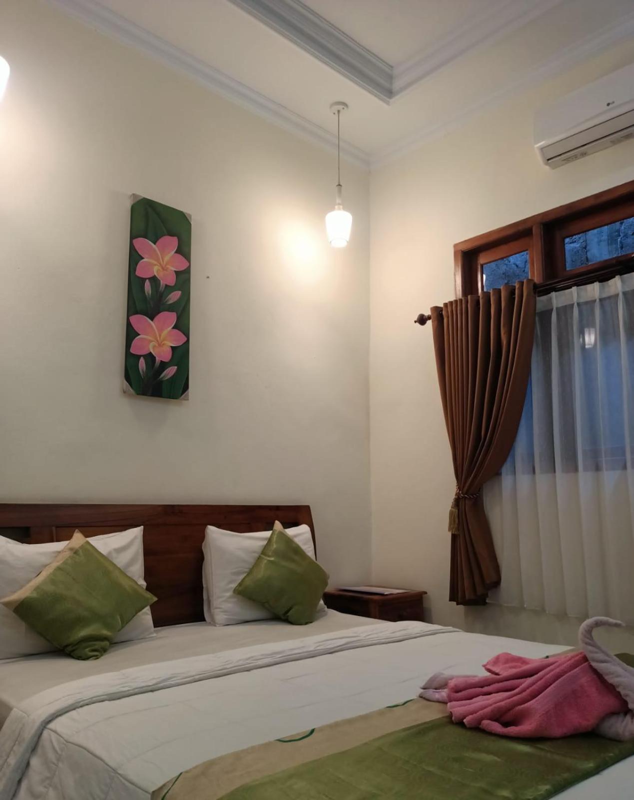 Green Palace Homestay Batununggul Eksteriør bilde